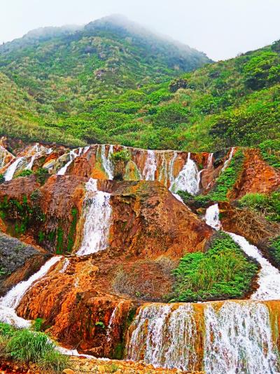 十分-3　黄金瀑布　砂金も流れた？夢の跡　☆鉱山排水＆鉄さび≒光景