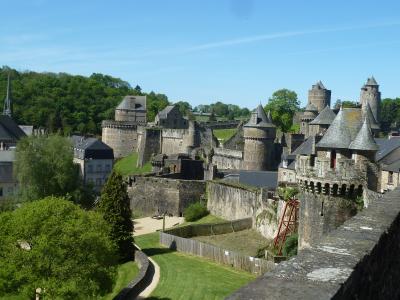 2018年GW二度目のフランス一人旅ブルターニュ地方からパリへ３　城壁の街フージェールへ