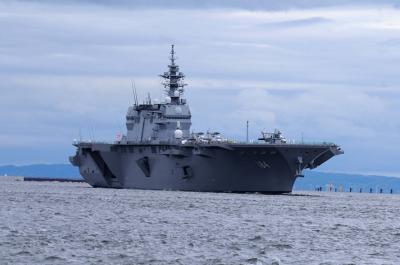 海上自衛隊　護衛艦　へり空母　加賀（かが）　大阪湾天保山へ入港　なんと公開は４時間待ちのカオス状態へ