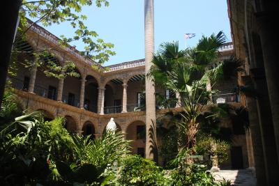 GWはキューバへ！　その6  　  旧総督邸であった市立博物館へ。　なんか納得いかない、、、
