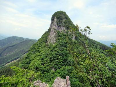 スリルと展望の奇峰・二子山