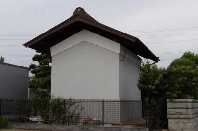 JR原当麻「駅入口」の土蔵のある風景