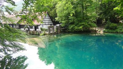 ブラウボイレンBlaubeuren…神秘的な青の湖ブラウトプフを見に・・・ドイツ木組みの家街道を歩く