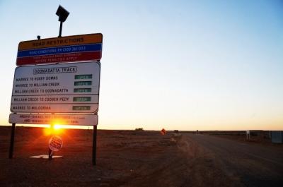 初めての4WDでオーストラリアの砂漠を冒険の旅1 ウードナダッタトラック (4WD Adventure drive in Australian Outback 1 - Oodnadatta track) 