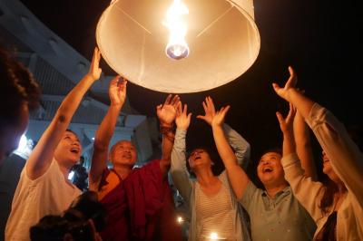 チェンマイのコムローイ飛ばしを見に行こう♪2017年11月