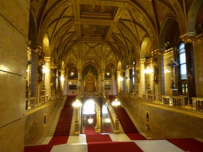 9.ドナウクルーズ後、ブダペスト街歩き２日目。国会議事堂・オペラ座見学・リスト音楽院に博物館など。