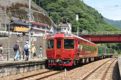 ぐるり四国②　　　観光列車「四国まんなか千年ものがたり」