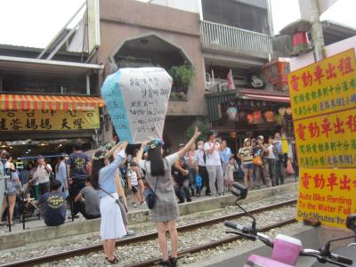 「淡水の海」の後で平渓線に乗って「台北から2時間かかる十分」に行ってきました!