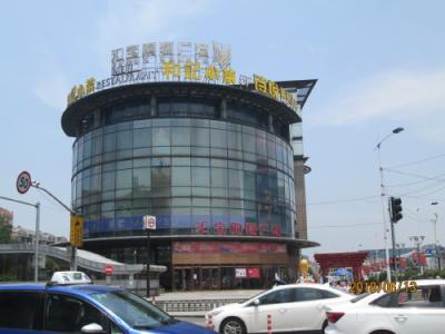 上海の七宝匯宝購物広場・2007年開業・巨大モールの狭間