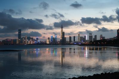 深&#22323;南山区2★対岸の香港や深&#22323;の夜景を眺めながら夕暮れの深&#22323;湾公園を歩く　～深&#22323;湾公園・本家韓国料理～