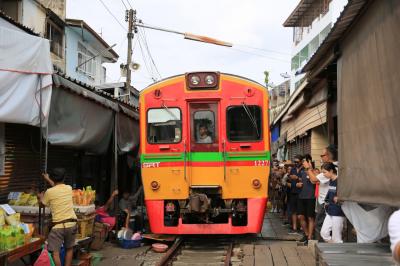 メークロン鉄道市場とマングローブ・クルーズと子持ち蟹！