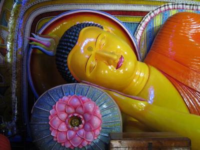 スリランカ7日間の旅・2・ツーリストカーで移動、ニゴンボ、アヌラーダプラ、シーギリヤ