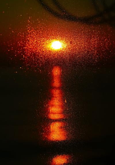 Voyage-4 《Voyager》 夕陽-海原　時の流れゆったりと　☆夕食レストランの船窓から