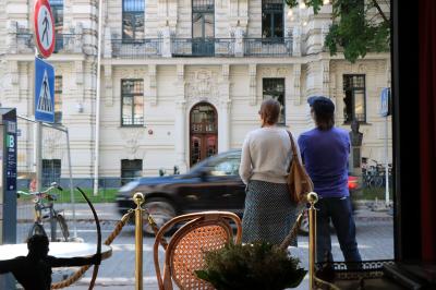 ライラック咲き、アコーディオンの音色流れるヘルシンキ＆バルト三国の旅（4）街に散らばる美建築と　お花を愛する人々(^^♪