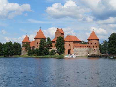 【 2 】 リトアニア・トラカイ城見学 + 宿泊ホテル * 買い物 【 バルト3国ツアー 9日間 】