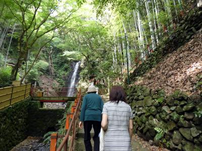 ０５．和・洋・中華3カ所のレストランを楽しむエクシブ湯河原離宮１泊　ロビーラウンジの喫茶　だるま滝　不動滝