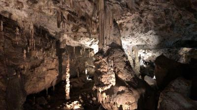 チェコ - ボヘミア・モラビアへのドライブ旅行１０日間 - その３(プンクヴァ洞窟、クロムニェジージュ)
