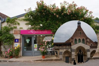 バラを使った製菓の中世市場都市プロヴァン1