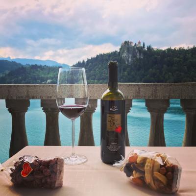 ブレッド湖(スロベニア)で最高のエノテカ/ワインバー