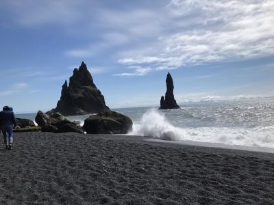 VIVA ICELAND!(ソウルヘイマヨークトル氷河、レイニスファラのブラックサンドビーチ、ヴィーク村）その３