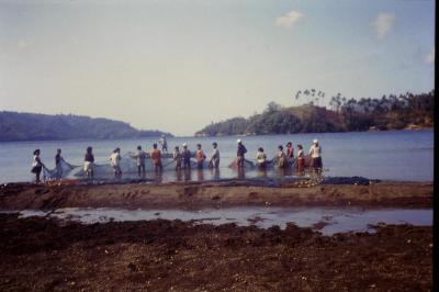 スラウェシ島を行く。