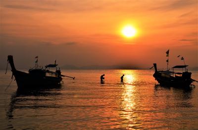 クラビに行ってみた（山と黄昏パンチ編）　煌めくスローモーションの世界　アンダマン海に落ちる夕陽を眺めてみた　オッサンネコの一人旅