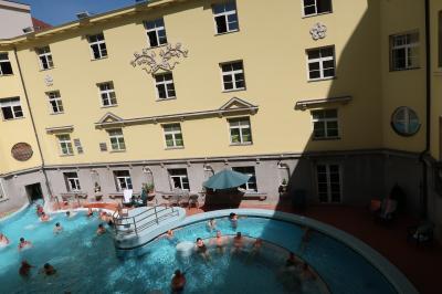 2018.04-05・ＧＷ中欧9日間の旅【6】～温泉都市ブダペストで地元の人しかいかないような温泉でサウナを経験＆ブダ地区からの絶景を楽しんだ１日～