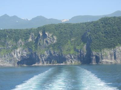 知床ひとり旅 (2)　断崖絶壁が続く知床半島を海上から探訪