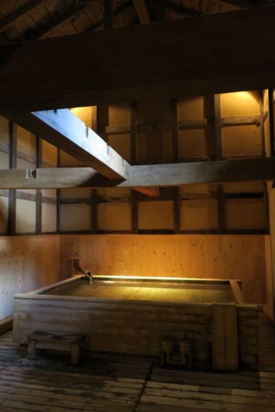 蔵の中の貸切風呂＆４５０年前からの湯船など、青根温泉　湯元不忘閣