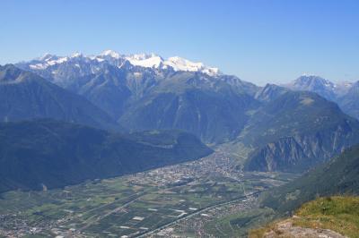 グラン・ギャルド(2145m)からモンブラン山群を眺める