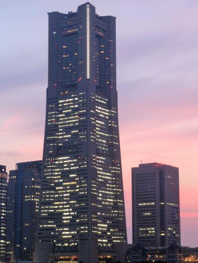 横浜-2　横浜ランドマークタワー　昼・夜の風貌　☆超高層ビルの先駆け