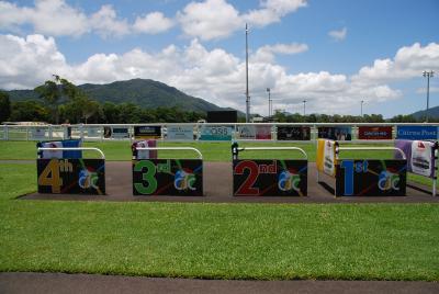 オーストラリア競馬　ケアンズ　キャノンパーク競馬場