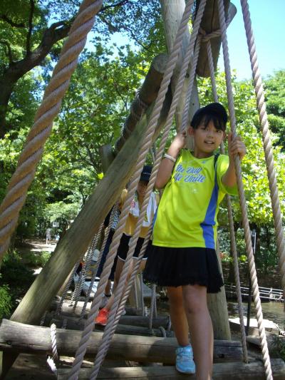 小学校　夏休みの最後に　猛暑の中でフィールドアスレチック