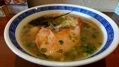水戸で昼食。海老粉入りラーメン。チャーシュー最高でした。