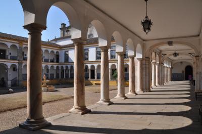 夏旅は初ポルトガル16★エヴォラ★壁のアズレージョが美しい歴史ある大学　～パテオ デ サンミゲル・エヴォラ大学～