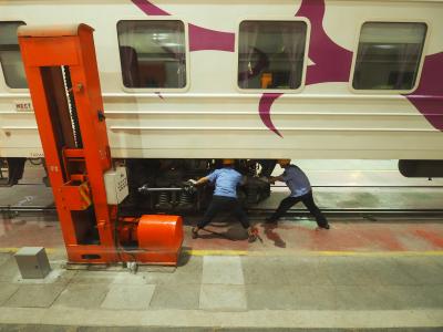 モンゴル旅その3 国境でのシベリア鉄道車輪交換、そしてまさかのモンゴル洪水!?