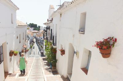 真夏の太陽に真っ白に輝く白い村＜ミハス＞　スペイン夏旅その３