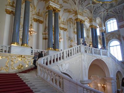 ロシア訪問記 『エルミタージュ美術館』 真っ白な豪華絢爛を形にした宮殿