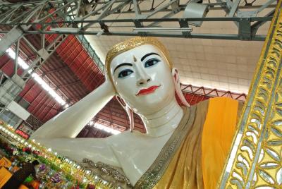 ヤンゴンの寝仏／涅槃仏