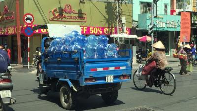 あまりにも凄くて笑いが止まらないベトナムの交通事情