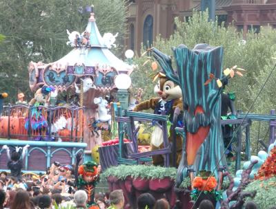 ディズニー・ハロウィーン×35周年☆人・人・人!!の３連休中日に行く！東京ディズニーランド