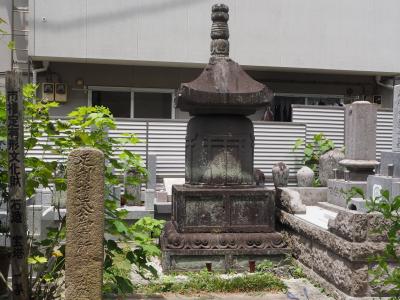 別願寺　鎌倉公方代々の菩提寺。足利持氏（四代鎌倉公方）のもの とされる供養塔（宝塔）にお詣り。