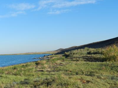 カザフスタン・バルハシ湖北岸紀行　その7 バルハシ湖中央の湖畔で朝を迎える