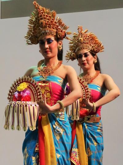 ツーリズムEXPO11　インドネシアＣ　バリ島の伝統舞踊/華麗に　☆様式化された姿態の美