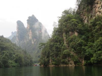 中国　「行った所・見た所」　張家界・武陵源の宝峰湖遊覧で秘境の雰囲気を
