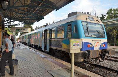 アテネからカランバカへ電車で