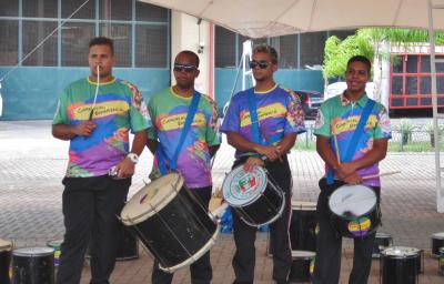 リオデジャネイロ港とサンバスタジオ