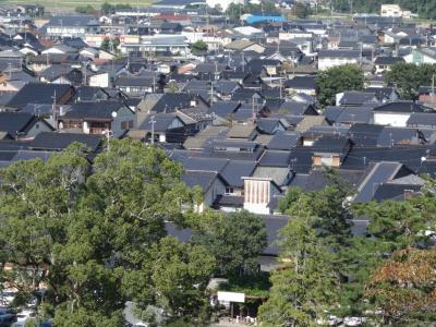 出石（いずし）の街歩き。蕎麦屋めぐりをしたけれど，腹が満杯ではそれもかなわぬ。