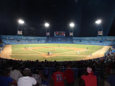 キューバ　野球観戦　in ハバナ