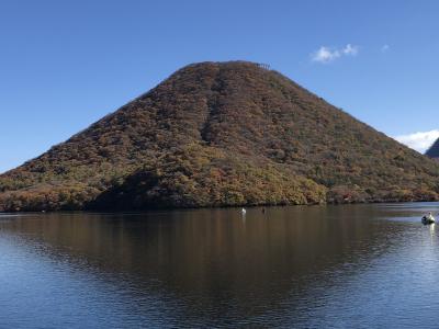 いよいよ見頃、錦秋の榛名湖